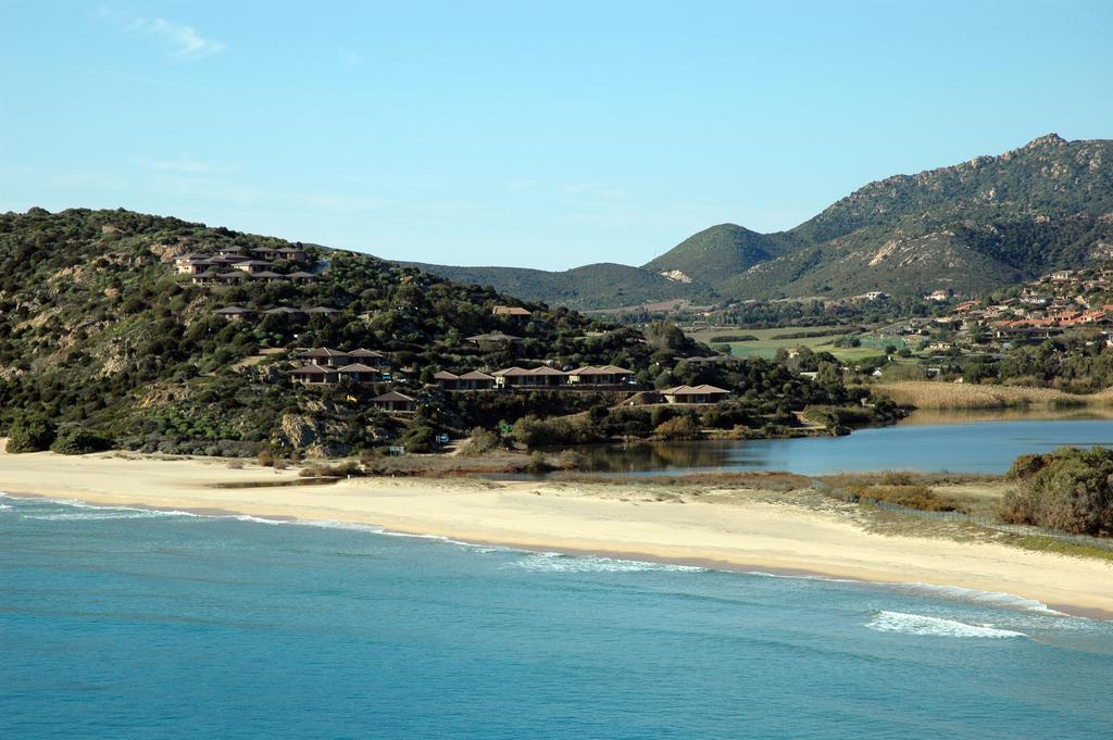 Case Sul Mare Residenze Di Bes Chia Exterior photo